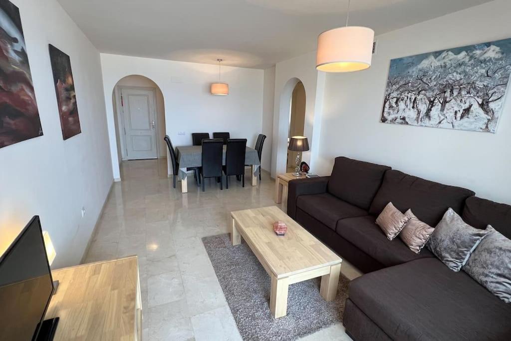 Vistas Mar Y Montana Apartment เบนัลมาเดนา ภายนอก รูปภาพ