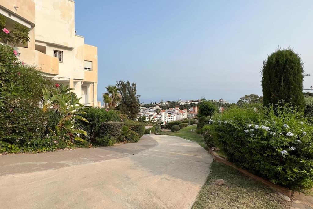 Vistas Mar Y Montana Apartment เบนัลมาเดนา ภายนอก รูปภาพ