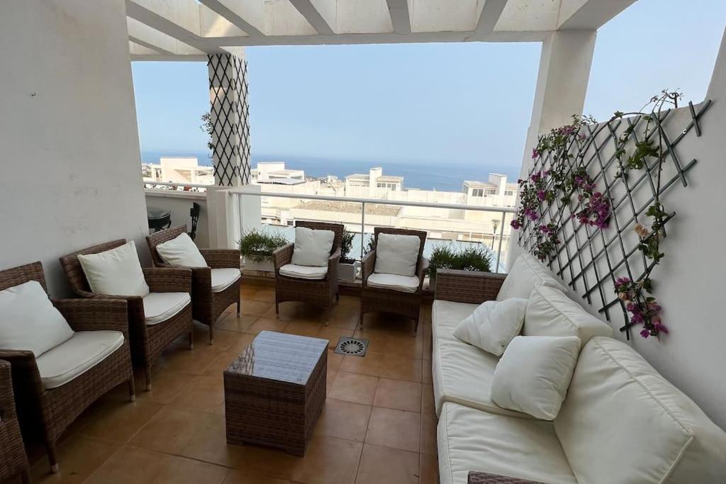 Vistas Mar Y Montana Apartment เบนัลมาเดนา ภายนอก รูปภาพ