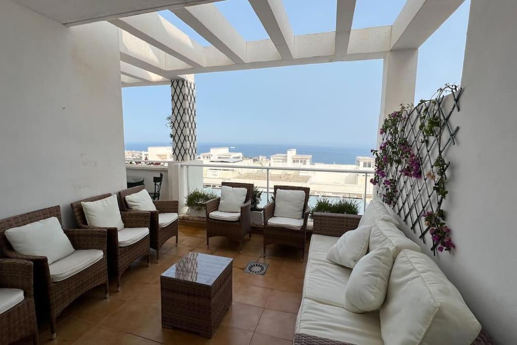 Vistas Mar Y Montana Apartment เบนัลมาเดนา ภายนอก รูปภาพ